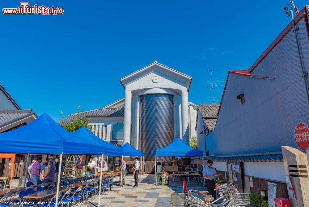 Immagine L'antica città di Inuyama nella prefettura di Aichi, Gaippone. Situata a nord di Nagoya, nell'Honshu centrale, questa ridente cittadina conta 70 mila abitanti ed è la meta perfetta per chi desidera una gita in giornata dalla metropoli - © Takashi Images / Shutterstock.com