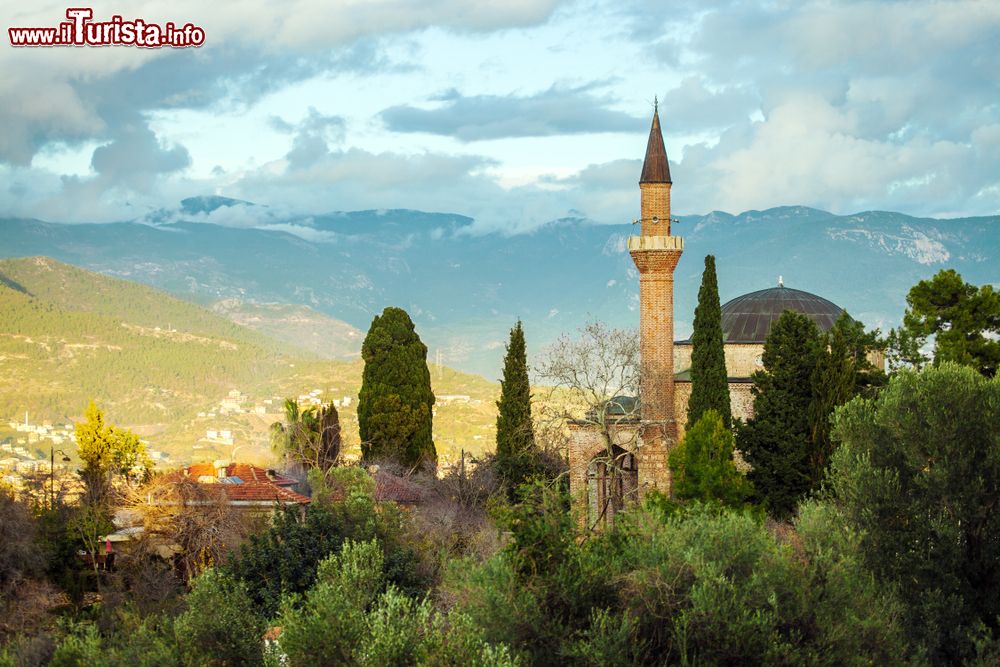 Immagine L'antica moschea di Solimano nei pressi della fortezza di Alanya, Turchia.