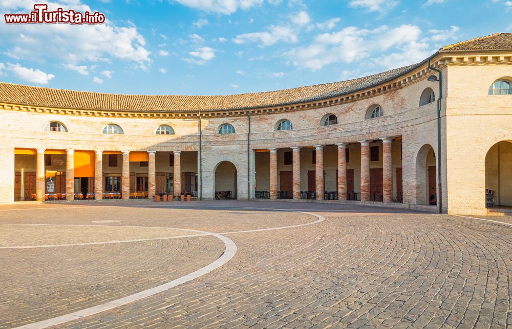 Immagine L'antico Foro Annonario di Senigallia nelle Marche