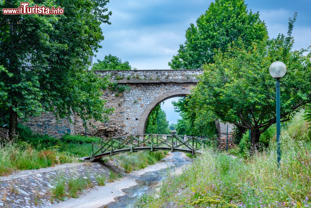 Immagine L'antico ponte in pietra di Setbasi a Bursa,Turchia.