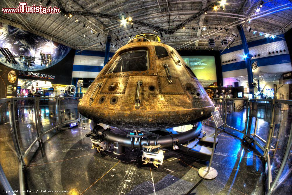Immagine L'Apollo 11 Command Module "Columbia" allo Space Center Houston, Texas. Nel luglio del 2019 si festeggerà il cinquantesimo anniversario dell'atterraggio dell'uomo sulla luna - © Tom Durr / Shutterstock.com