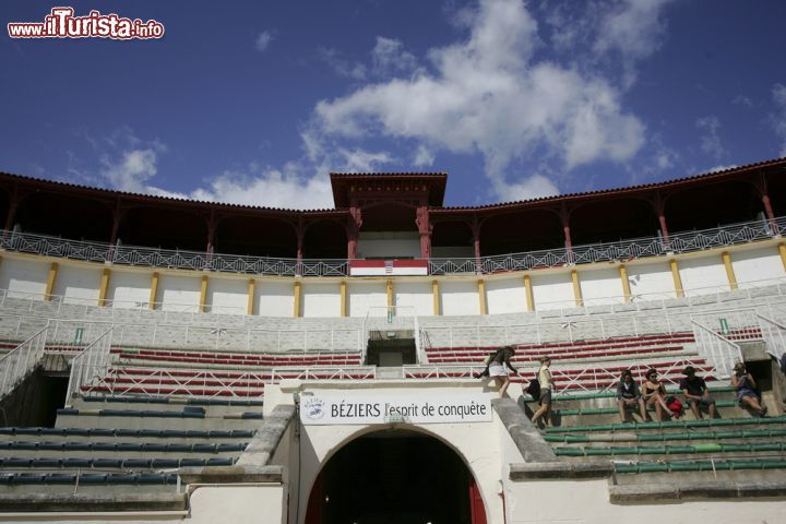 Immagine L'arena dei tori a Beziers, Francia - © 264689297 / Shutterstock.com