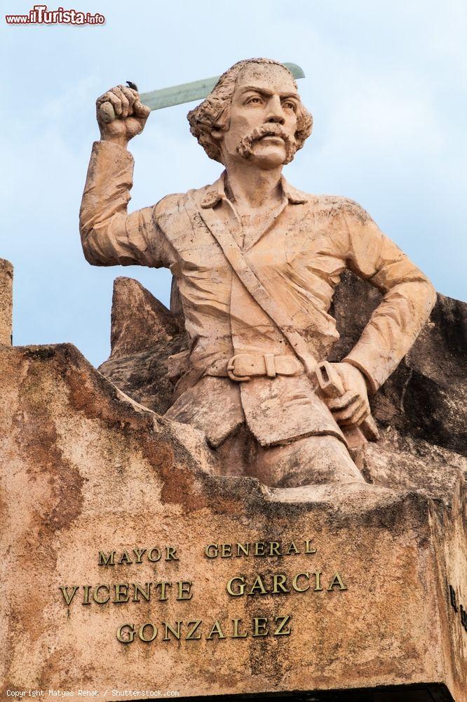 Immagine Las Tunas, Cuba: il monumento la patriota Vicente García in Plaza de la Revolución - © Matyas Rehak / Shutterstock.com