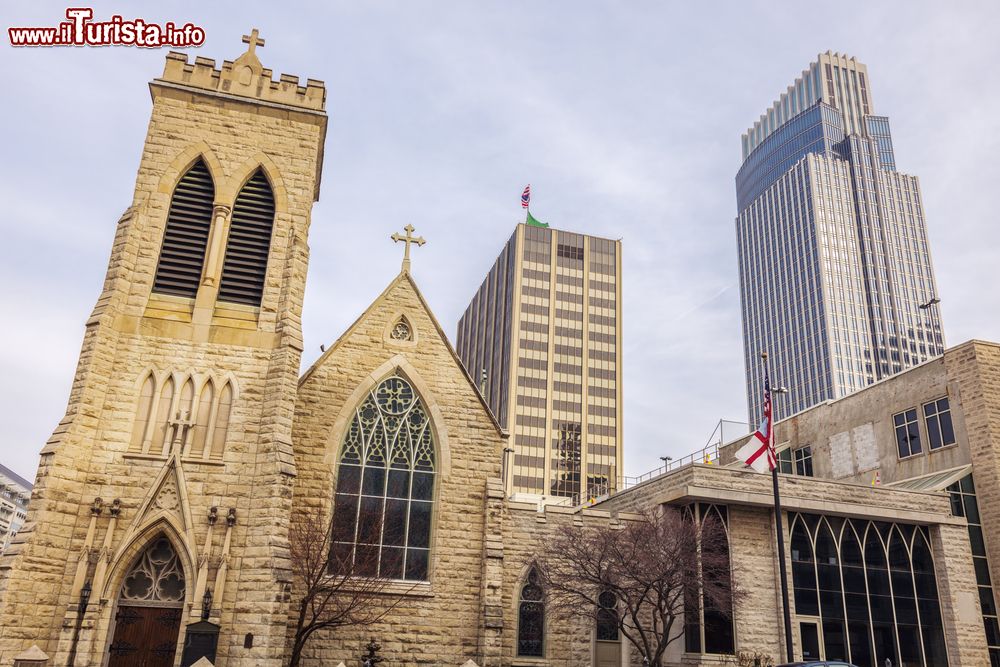 Immagine L'austera cattedrale della Trinità a Omaha, Nebraska, USA.