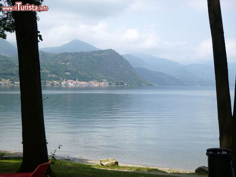 Immagine Le acque calme del Lago d'Orta fotografate nei dintorni di San Maurizio d'Opaglio