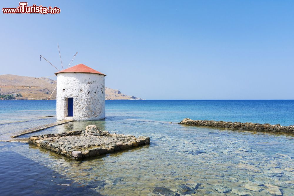 Immagine Le acque cristalline del Mar Egeo che circonda l'isola di Lero, Grecia.