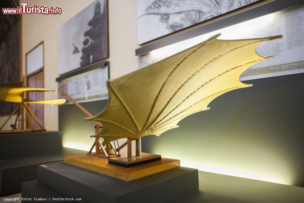 Immagine Le ali ideate da Leonardo esposte al Museo della Scienza e della Tecnica di Milano - © Viktor Gladkov / Shutterstock.com
