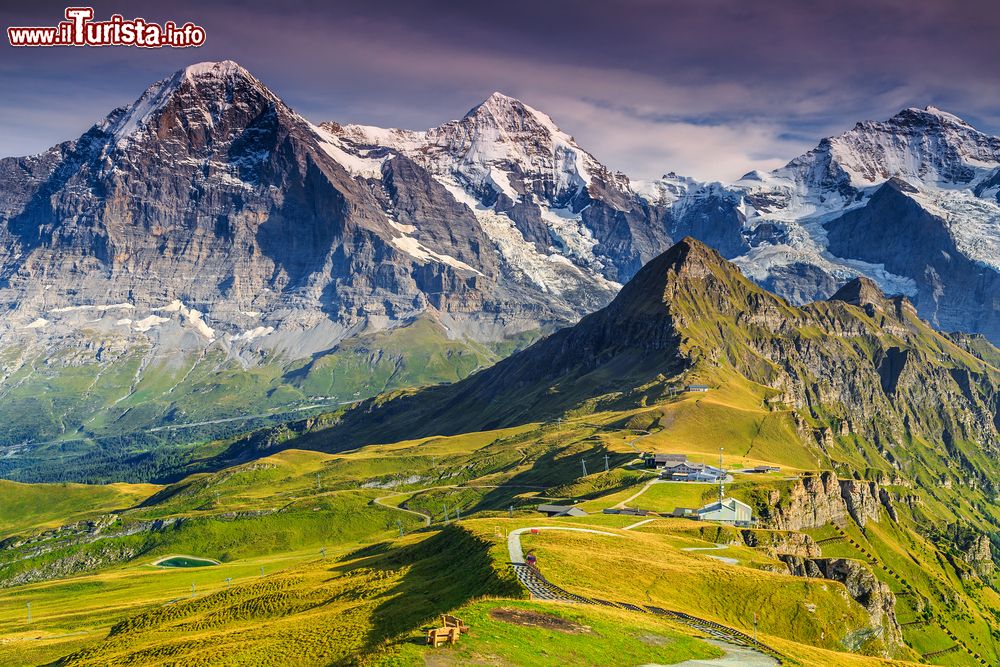 Immagine Le Alpi della zona di Grindelwald fotografate in estate, Svizzera. Siamo nella regione dell'Oberland, nella valle della Lutschine.