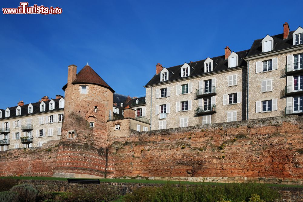 Immagine Le antiche mura romane del centro storico di Le Mans in Francia