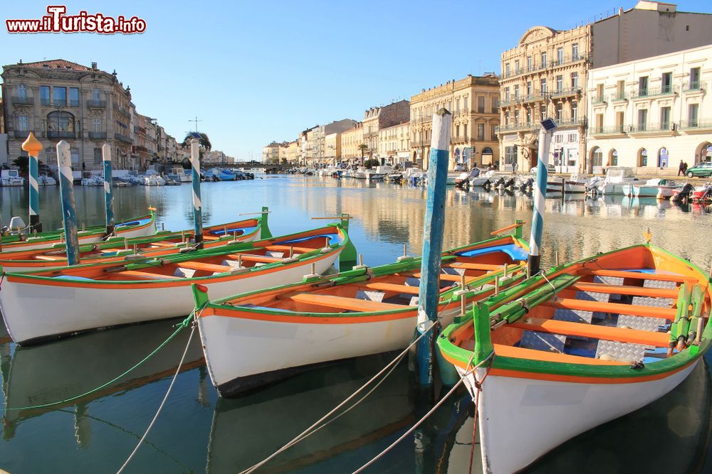 Immagine Le barche colorate nella marina di Sete in Linguadoca Rossiglione, Francia