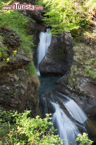 Immagine Le belle cascate di Reichenbach a Meiringen, Svizzera.