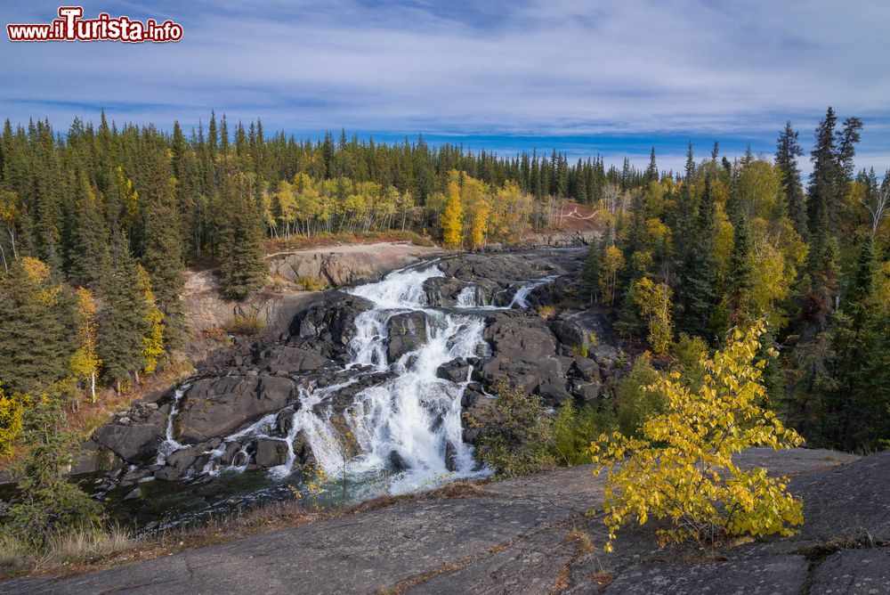 Immagine Le Cameron Falls si trovano appena fuori di Yellowknife, Territori del Nord-Ovest, Canada