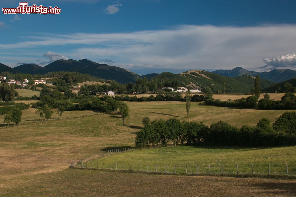 Immagine Le campagne e le dolci colline che circondono Monteleone di Spoleto in Umbria.