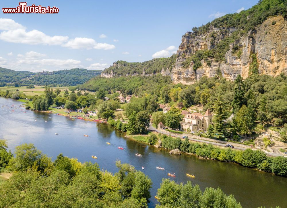 Immagine Le canoe sul fiume Dordogne a La Roque Gageac il celebre borgo della Francia in Aquitania