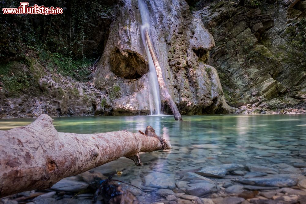Immagine Le Cascate del Ghiaccione una delle attrazioni di Chianni in Toscana