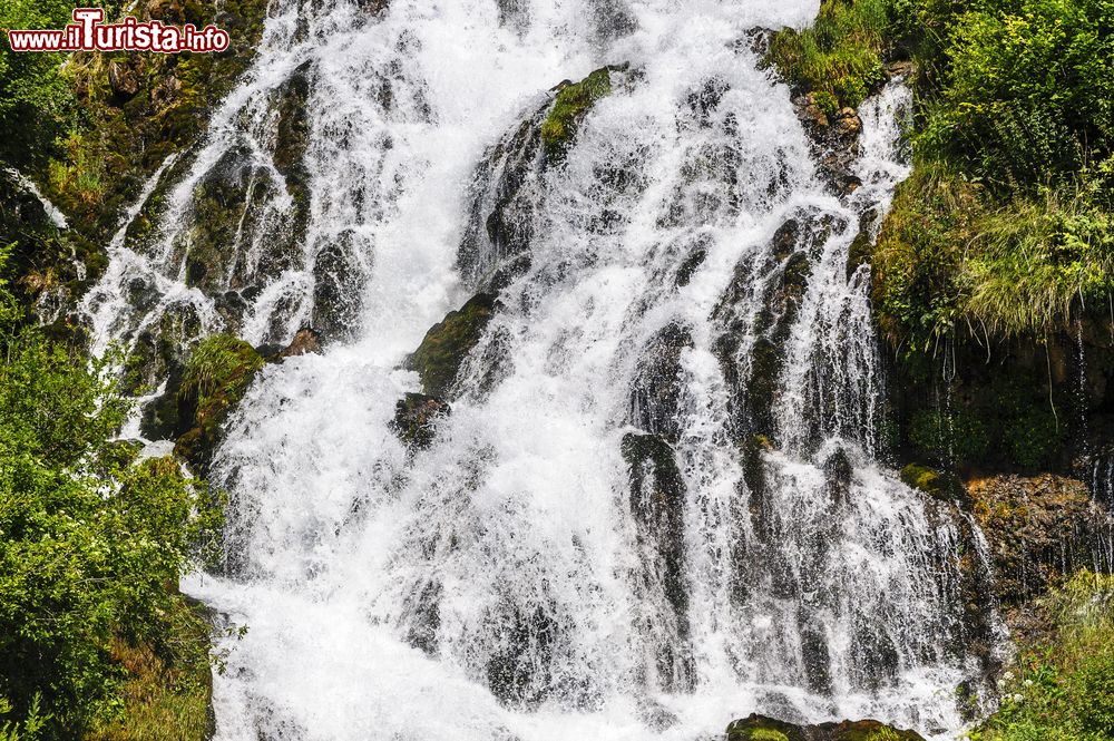 Immagine Le cascate del Rio Bianco vicino a Stenico in Trentino Alto Adige fotografate in estate