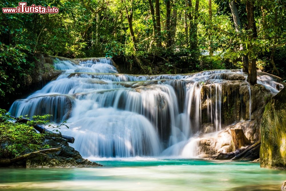 Immagine Le cascate Erawan Falls nel Kanchanaburi in Thailandia.