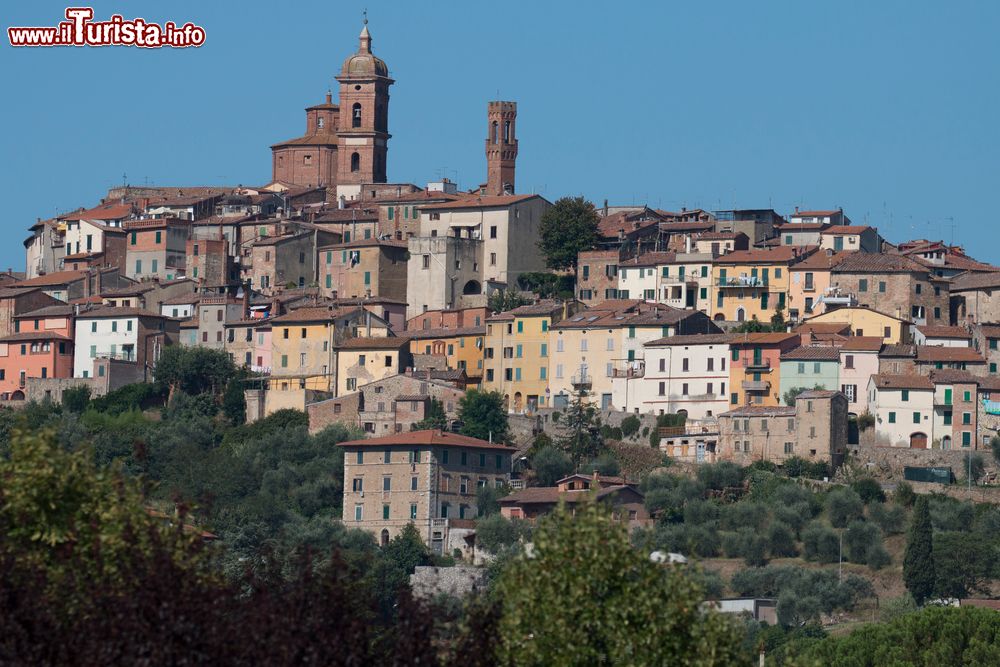 Immagine Le case antiche dello storico borgo di Sinalunga in provincia di Siena, Toscana