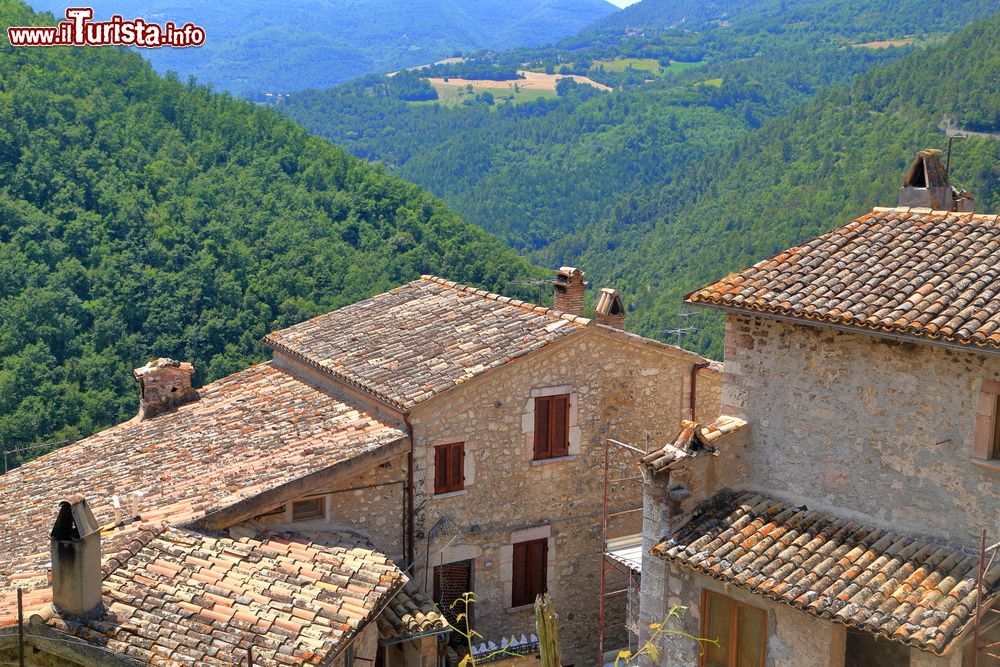 Immagine Le case antiche di Vallo di Nera borgo dell'Umbria