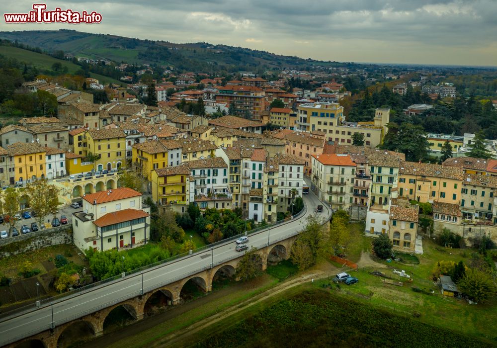 Immagine Le case colorate del centro storico di Castrocaro Terme in Romagna