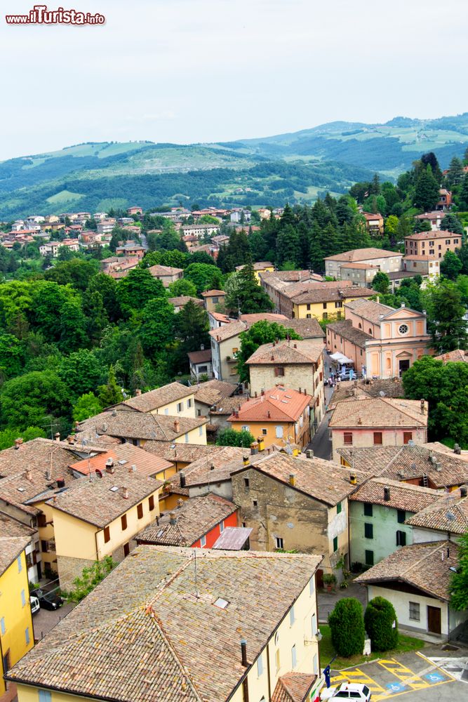 Immagine Le case del centro storico del borgo di Guiglia sull'Appennino Emiliano