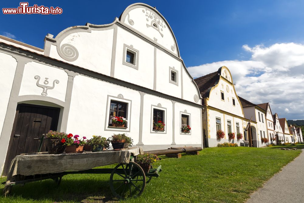 Immagine Le case del villaggio di Holasovice, Repubblica Ceca. Le abitazioni popolari del XVIII° e XIX° secolo sono disposte secondo un piano urbanistico del Medioevo.