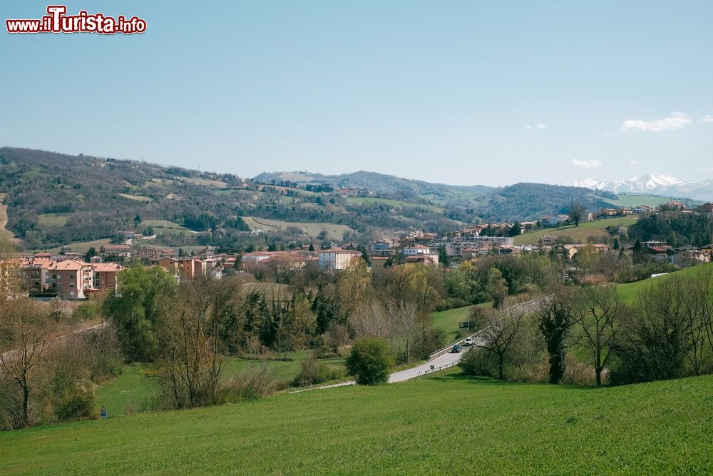 Immagine Le case di Castelraimondo nelle Marche, cittadina coinvolta nel terremoto del 2016.