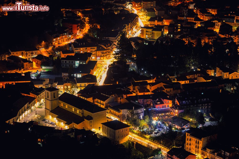 Immagine Le Case di Montella fotografate di notte dalle montagne
