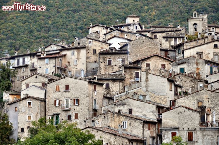 Immagine Le case in sasso del centro di Scanno in Abruzzo - © maurizio / Shutterstock.com