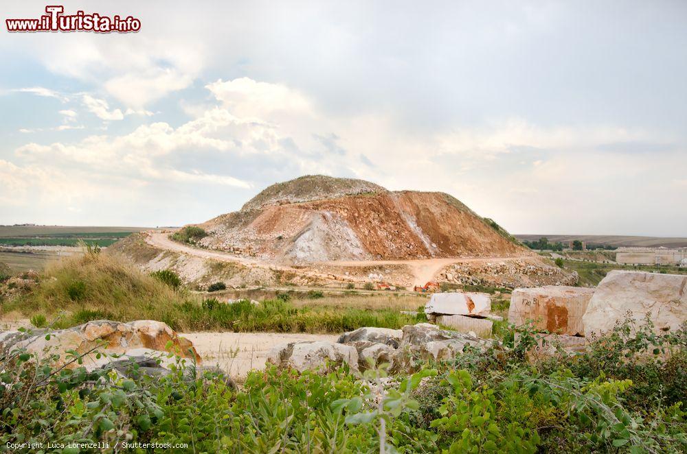 Immagine Le celebri cave di Marmo ad Apricena in Puglia - © Luca Lorenzelli / Shutterstock.com