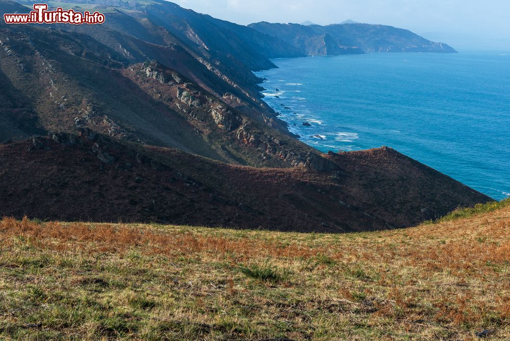 Immagine Le colline di Jaizkibel a Guipuzcoa, Paesi Baschi (Spagna). Questa località ospita una delle meraviglie naturali della Spagna settentrionale.