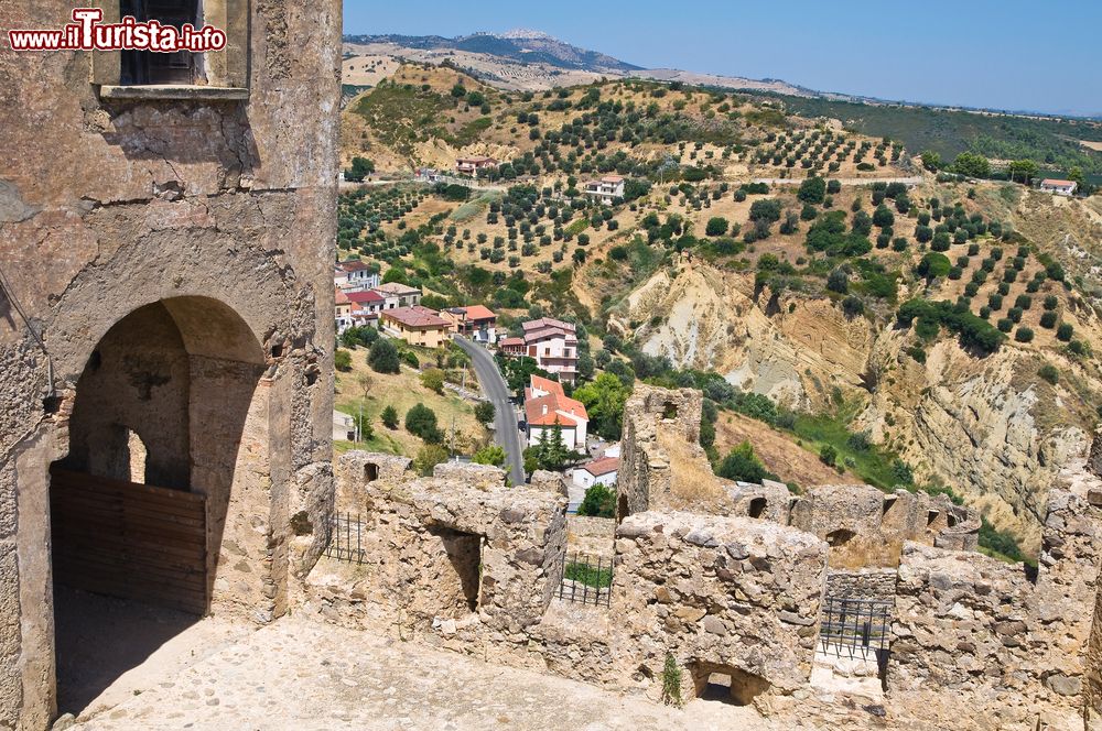 Immagine Le colline e parte del borgo di Rocca Imperiale (Cosenza) visti dal castello svevo, a circa 200 metri s.l.m.