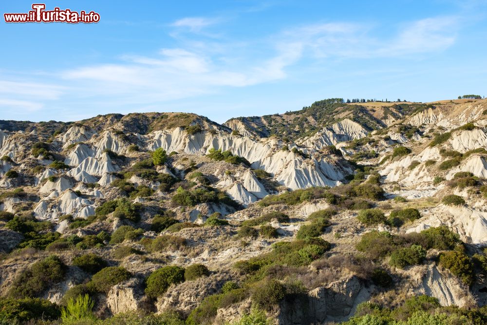 Immagine Le erosioni dei calanchi intorno al borgo di Alianico in Basilicata.