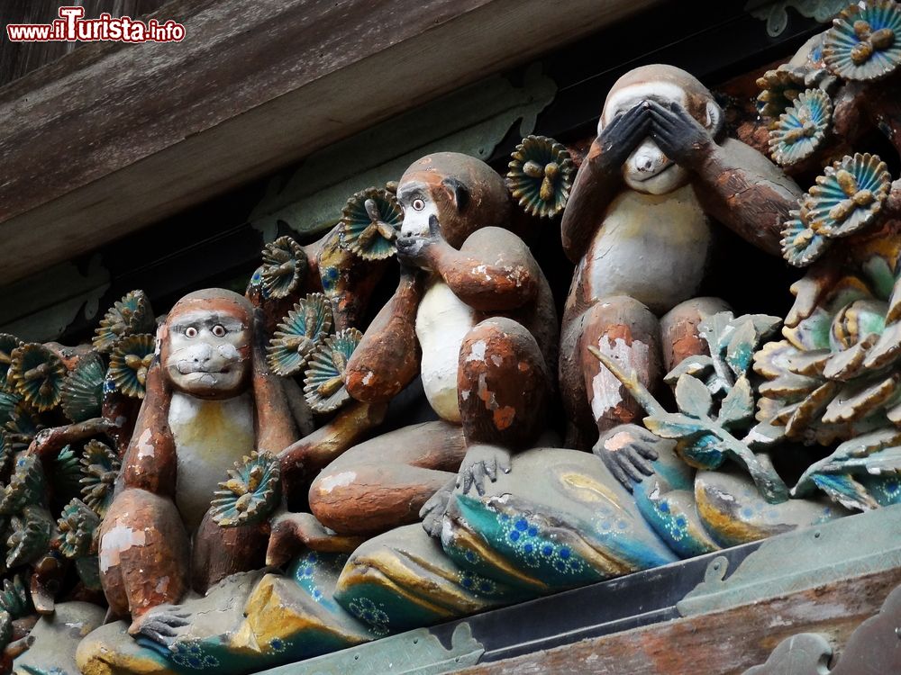 Immagine Le famose scimmiette "non vedo, non sento, non parlo" al Toshogu Shrine di Nikko, Giappone. Questo santuario shintoista venne costruito in origine nel 1617 durante il periodo Edo e poi uccessivamente ampliato.
