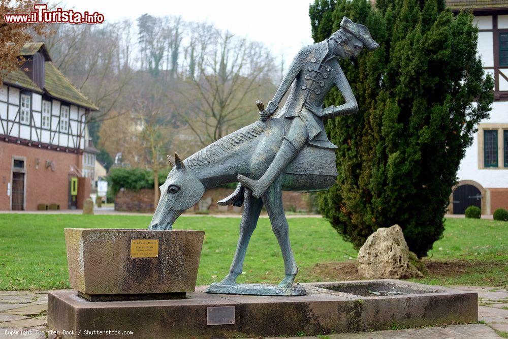 Immagine Le follie del Barone di Munchhausen sono celebrate a Bodenwerder da una serie di monumenti - © Thorsten Bock / Shutterstock.com