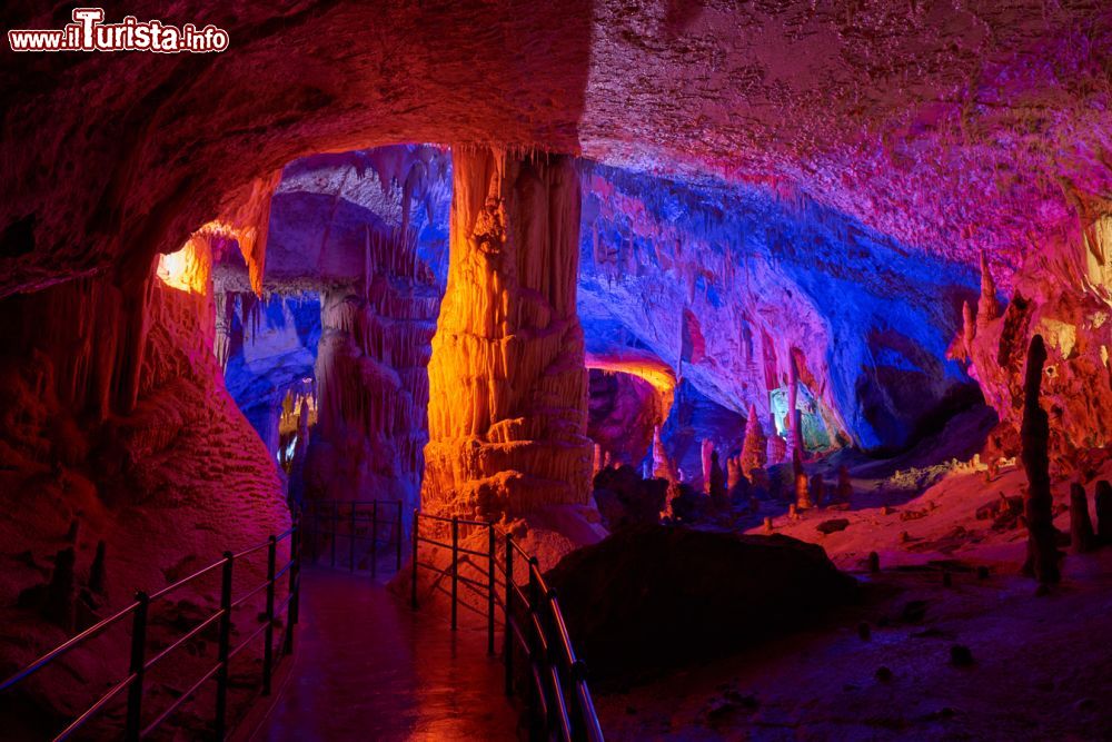 Immagine Le grotte di Postumia (Slovenia) fotografate durante le feste di Natale