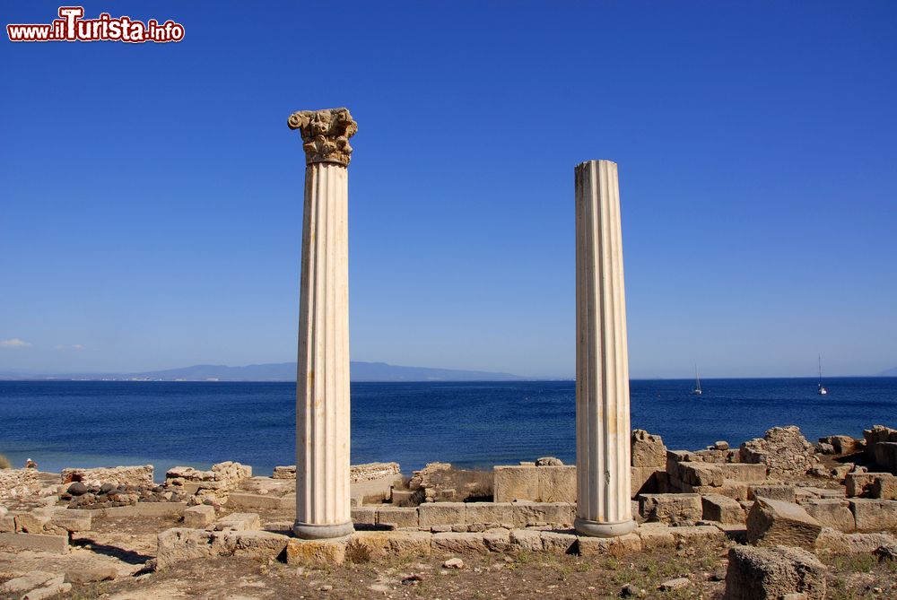 Immagine Le imponenti colonne di Tharros, San Giovanni di Sinis, Sardegna.