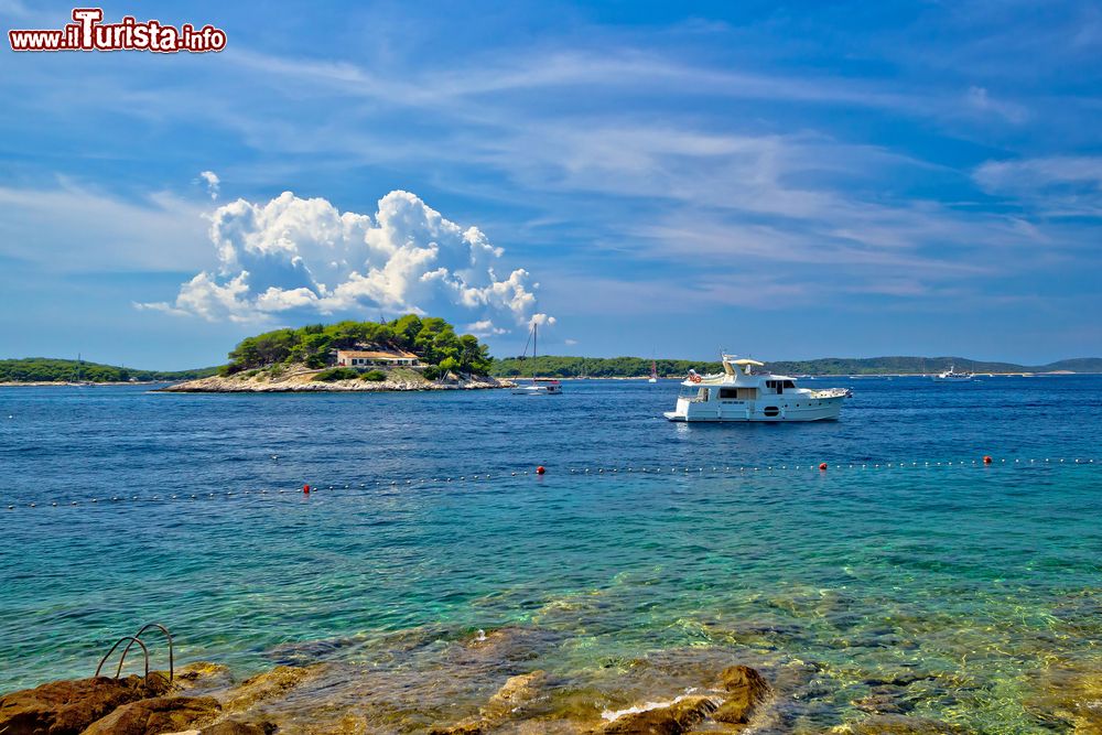Immagine Le isole Pakleni una classica meta di escursione da Lesina (Hvar) in Croazia