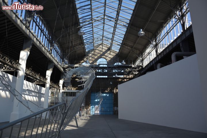 Immagine Le Magasin, il museo d'arte contemporanea a Grenoble. Nato nel 1986, questo spazio museale  è stato il primo centro dedicato al contemporaneo ad essere installato in una ex architettura industriale.