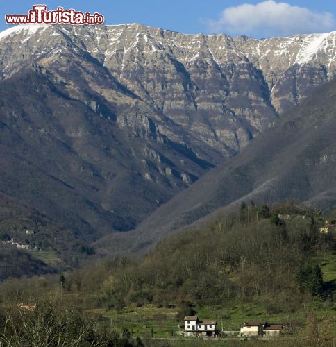 Immagine Le montagne della Lunigiana intorno a Bagnone - © LEONARDO VITI / Shutterstock.com