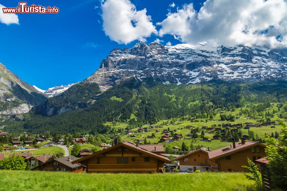 Immagine Le montagne nei dintorni di  Murren nei pressi della valle Lauterbrunnen in Svizzera