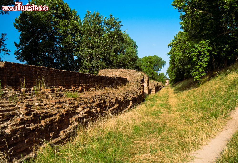 Immagine Le mura della città Medievale di Ferrara in Emilia-Romagna