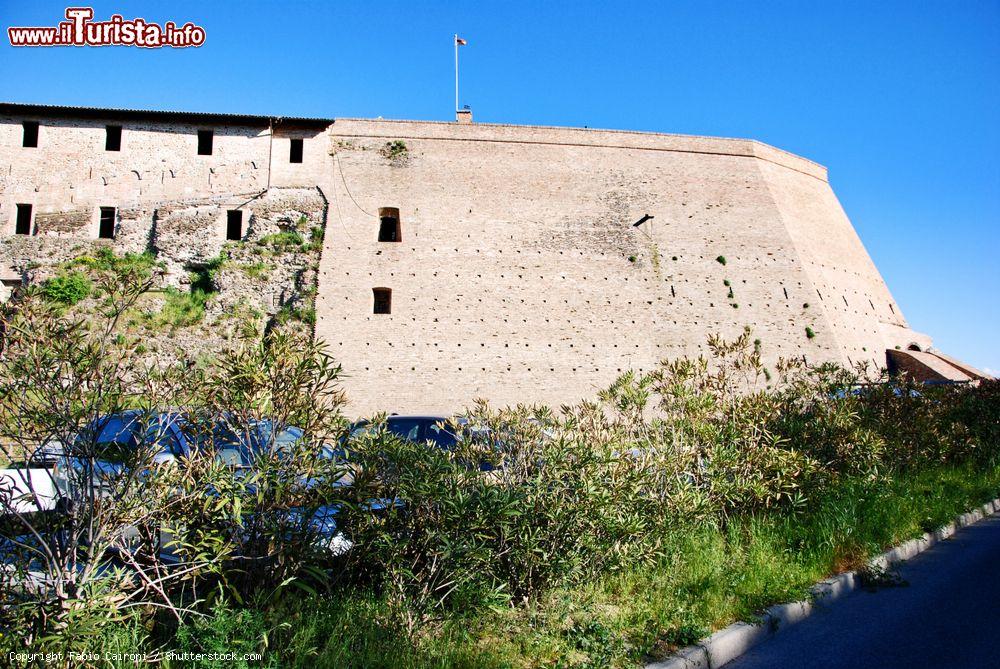 Immagine Le mura imponenti della fortezza di Meldola in Romagna, provincia di Forlì-Cesena - © Fabio Caironi / Shutterstock.com