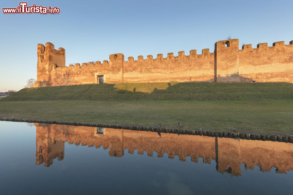 Immagine Le mura medievali del borgo storico di Castelfranco Veneto, la città del Giorgione