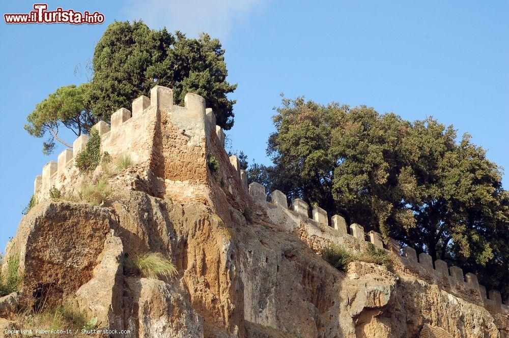 Immagine Le mura medievali del castello di Cori nel Lazio - © faberfoto-it / Shutterstock.com