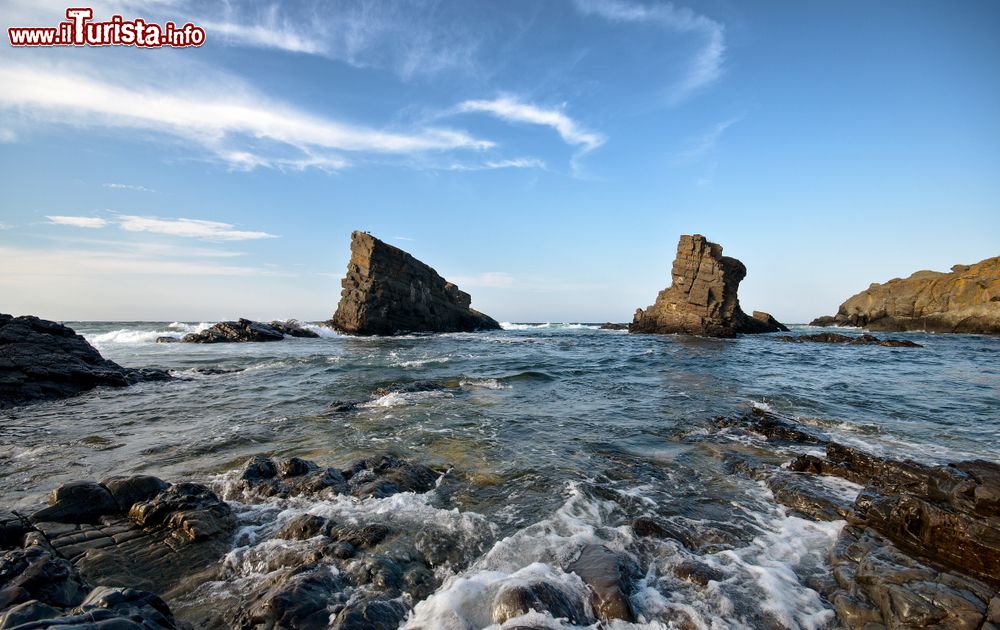 Immagine Le navi sono dei celebri scogli vicino a Sinemorets in Bulgaria. Intorno ad essi sono descritte varie leggende
