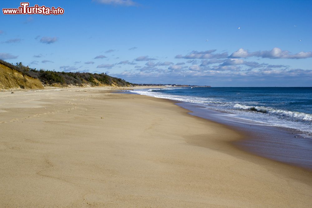 Immagine Le onde dell'oceano sulla spiaggia di Montaux, New York, Long Island.