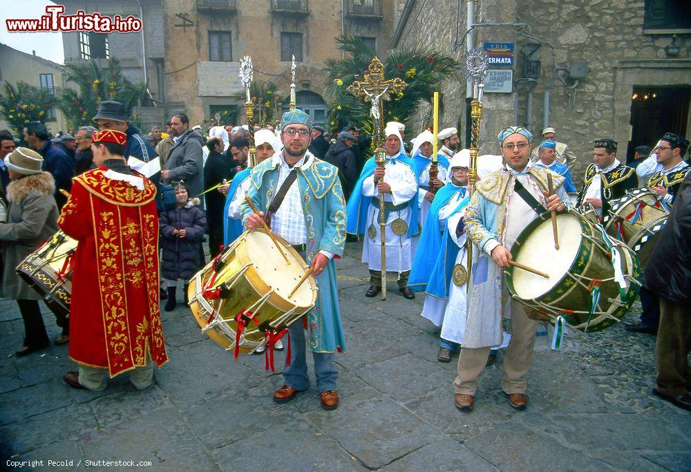 Immagine Le processioni pasquali nel borgo di Gangi in Sicilia - © Pecold / Shutterstock.com