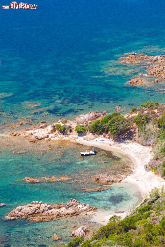 Immagine Le rocce della costa intorno a Serra di Ferro in Corsica