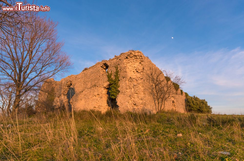 Immagine Le rovine dell'Abbazia di San Martino abbey a Fara Sabina in provincia di Rieti nel Lazio